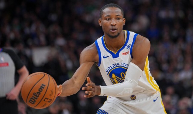 名记：国王有意在库明加的先签后换交易中，将蒙克作为筹码纳入其中