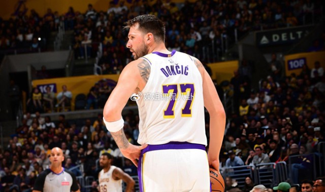 东契奇复出23投25分！吞本赛季第12次技犯 4失误正负值-3太尴尬|湖人|卢卡-东契奇|洛杉矶湖人队|多伦多猛龙队|篮板_新浪体育_新浪新闻
