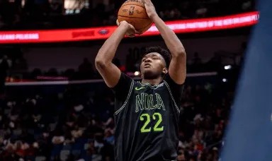 奎因全场11投5中，罚球4中4得到14分12篮板3助攻