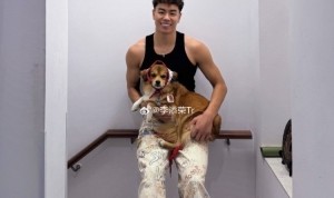 潮男出没！李添荣晒近照：帅小狗和帅小孩