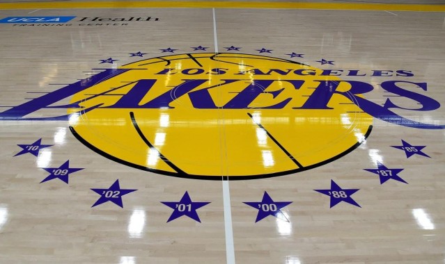 老巴斯1979年花6750万美元购入湖人，如今湖人售出100亿是当初148倍