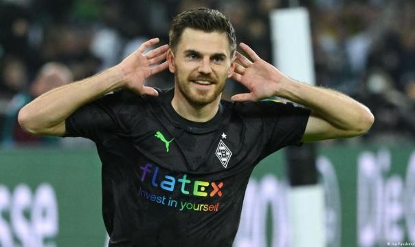 Kaiyun开云官方网站中国登录-门兴大将跳槽去死敌 霍夫曼到药厂是咋回事？